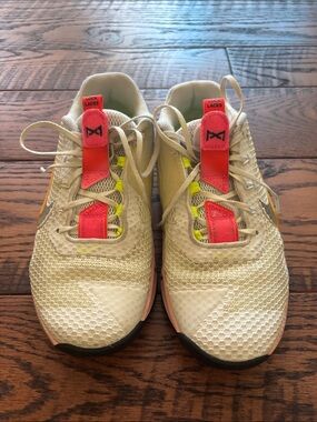 Nike Metcon 7 x Athletic Sneakers in Cream with Pink and Neon Yellow Accents